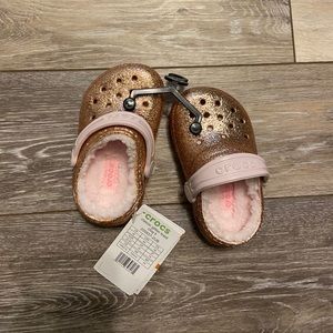 Size 6 toddler fleece crocs